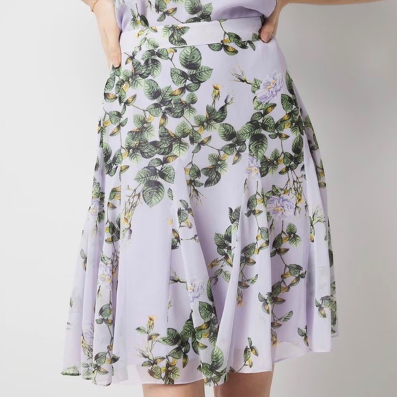 White House Black Market Dresses & Skirts - White House Black Market Floral Midi Skirt – Lavender – Size 8